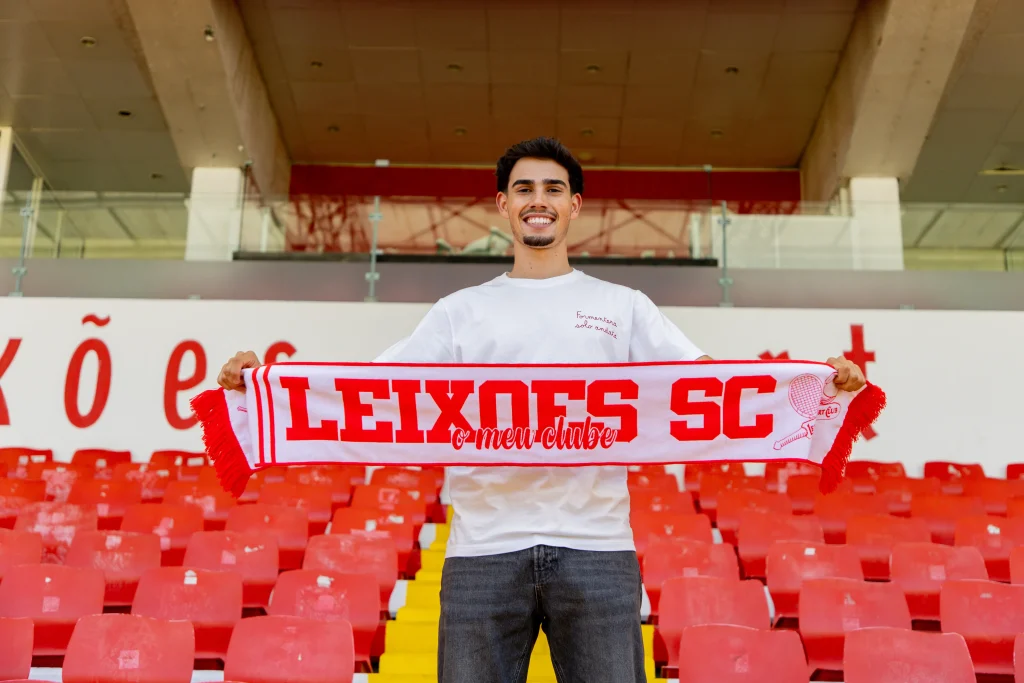CLÁUDIO ARAÚJO É DO LEIXÕES