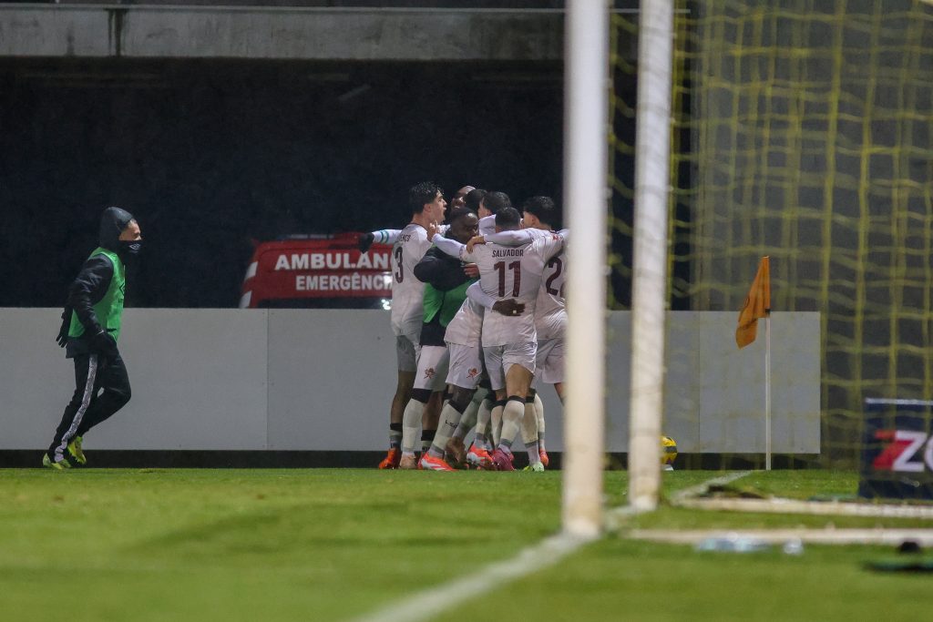 Ponto resgatado ao cair do pano