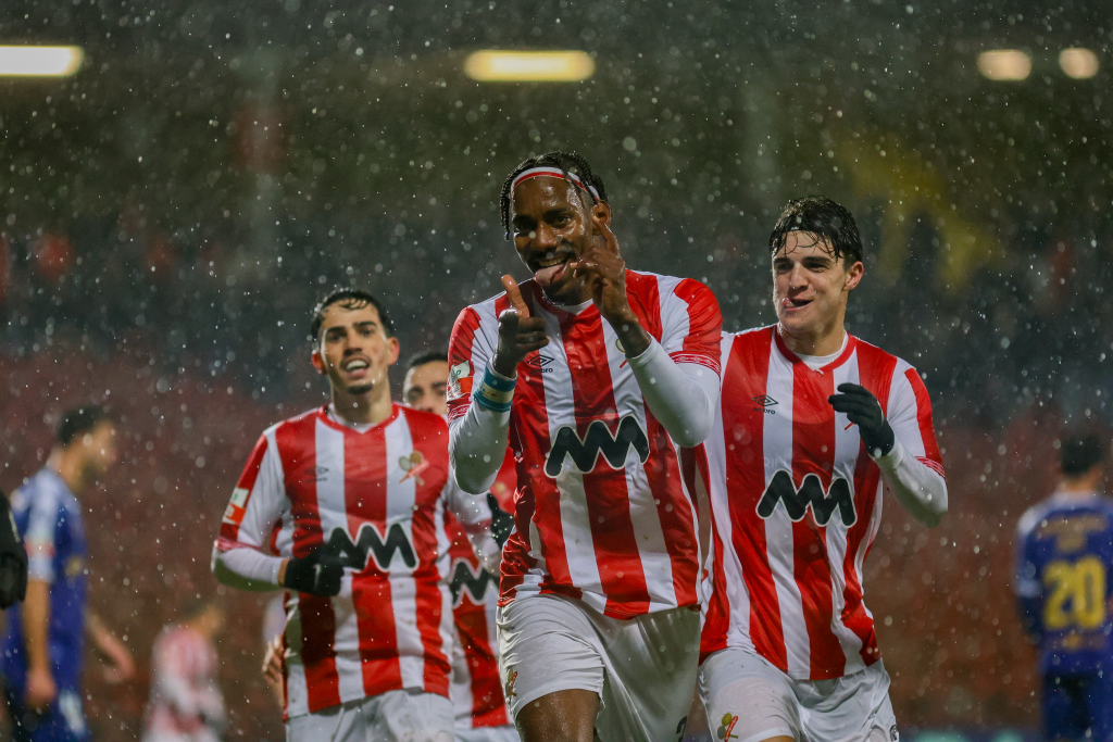 Armada sorri no temporal