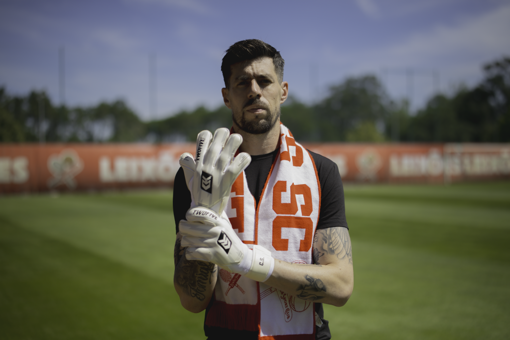 Caio Secco na baliza da Armada