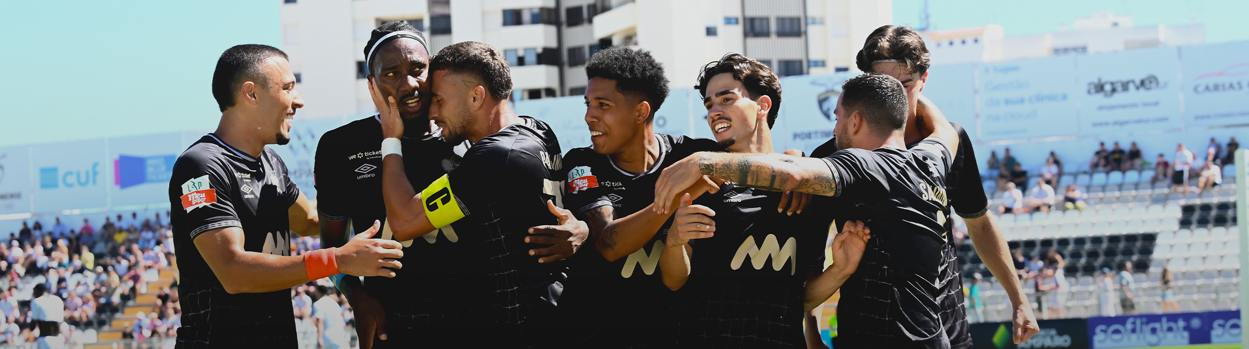 Armada sorri em Portimão